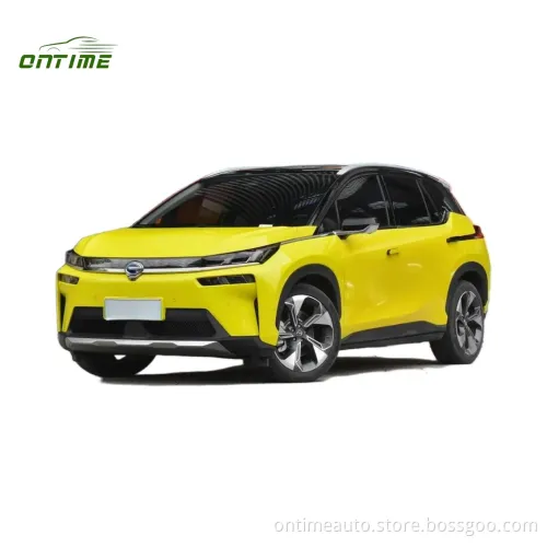 Nuova Energia Serie di veicoli elettrici a quattro ruote dotate di batterie di alta qualità e una lunga portata di 702 chilometri
